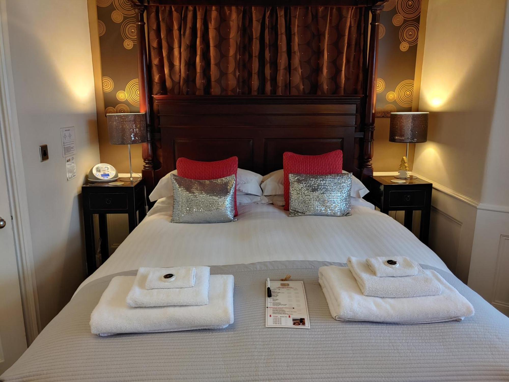 The Bath House Boutique B&B - IN-ROOM Breakfast - FREE parking Extérieur photo